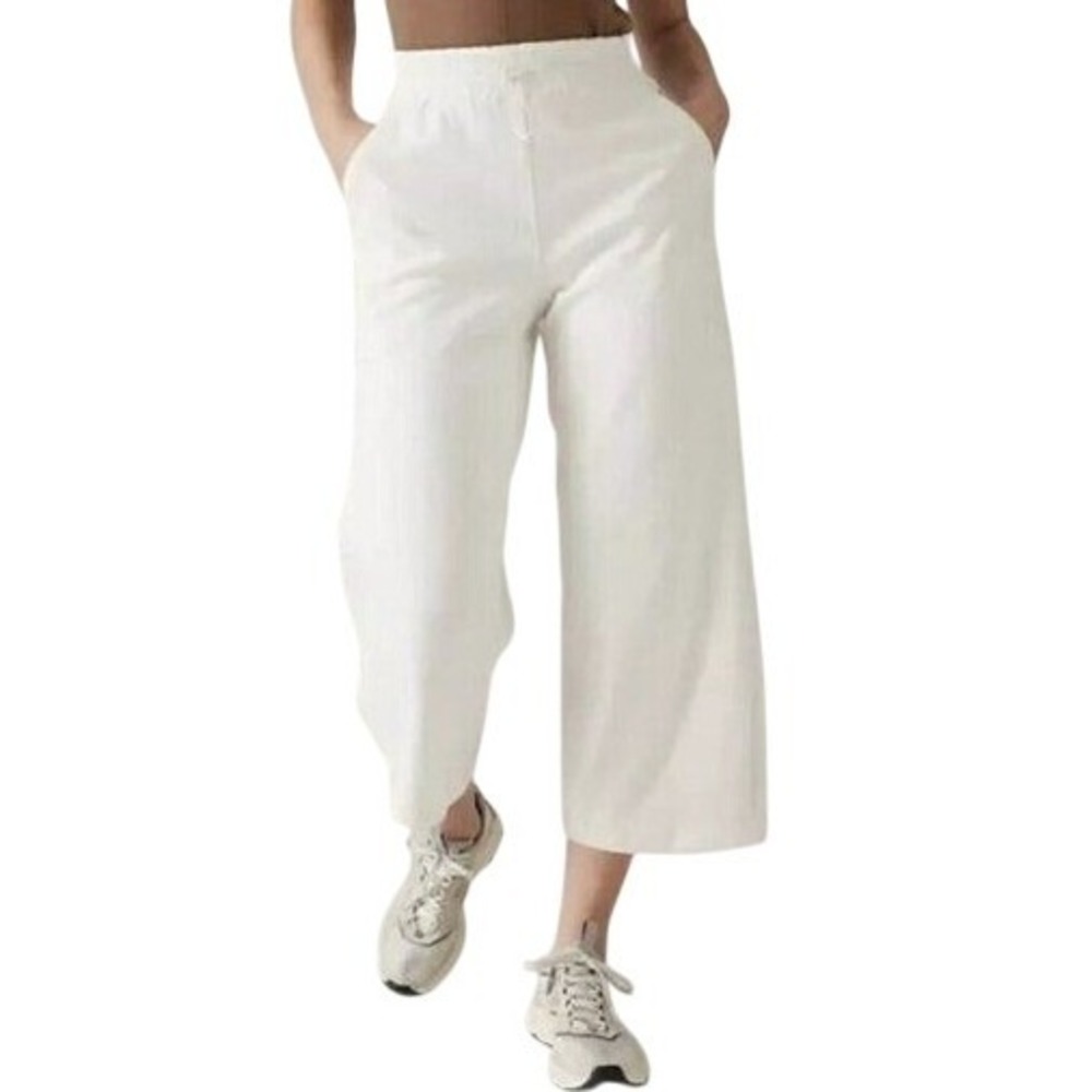 Athleta Triumph Hybrid‎ Wide Crop Pants Womens M Ivory Pull On Travel Athleisure